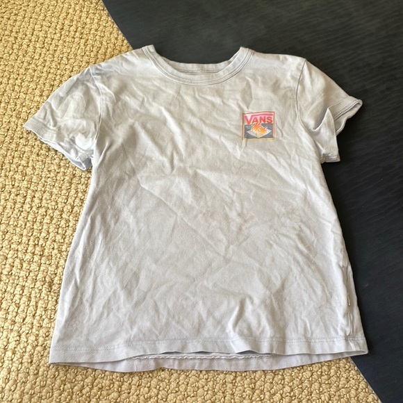 Small stain barley visible on the bottom of the shirt, see photo 5 for reference - Picture 1 of 5